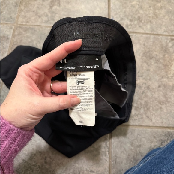 Under Armour Men's Black Shorts - Picture 4 of 4